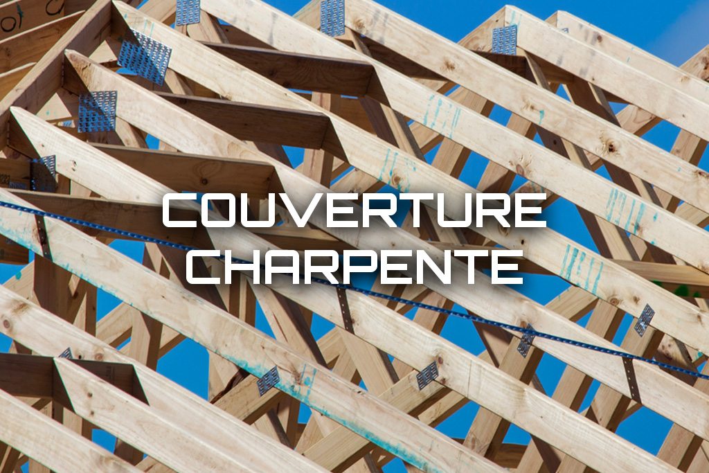 Charpente en bois pour couverture de toiture – structure en cours de construction